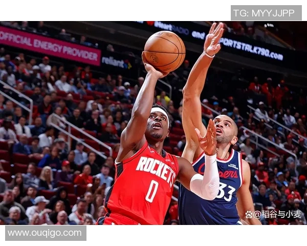 替补球员在关键时刻展现实力助力球队逆转胜利